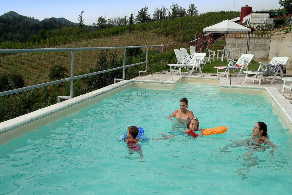 Agriturismo Cascina Vrona Villa Monteu Roero Exterior photo